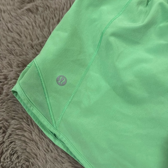 Lululemon Athletica Hotty Hot Low-Rise 4” Lined Shorts 4 inch Scream Green sz 4 - Picture 13 of 16